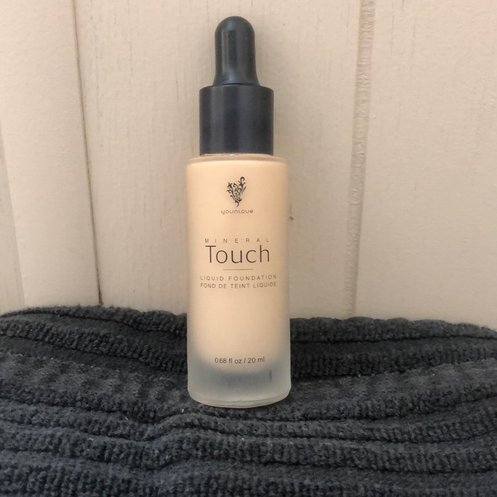 Younique mineral touch liquid foundation